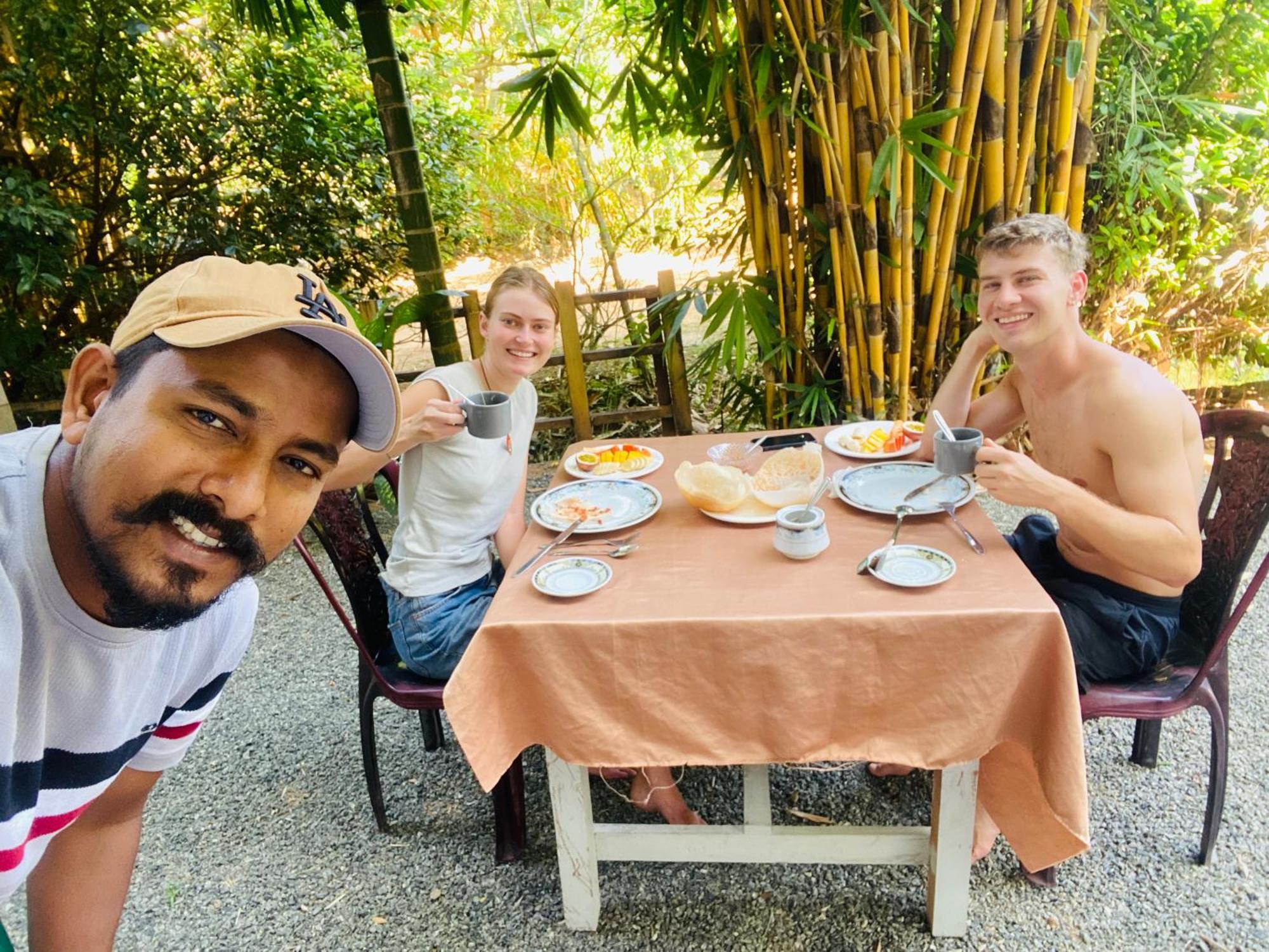 Leo Homestay Dikwella Extérieur photo