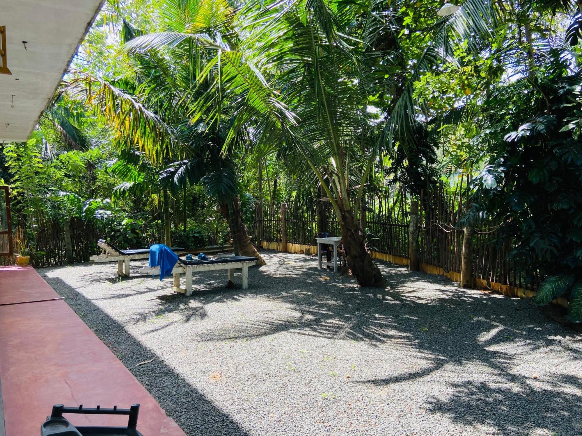 Leo Homestay Dikwella Extérieur photo